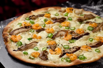 Pizza shitake e camarões